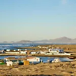 Majanicho Con Piscina Hébergement de vacances Lajares