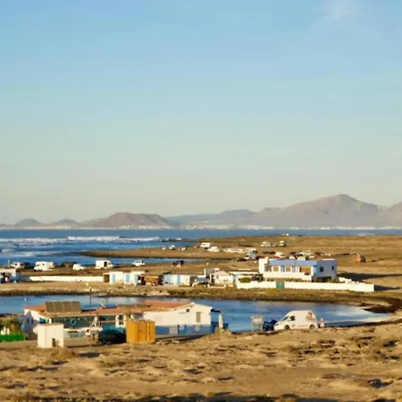 Majanicho Con Piscina Nyaraló Lajares